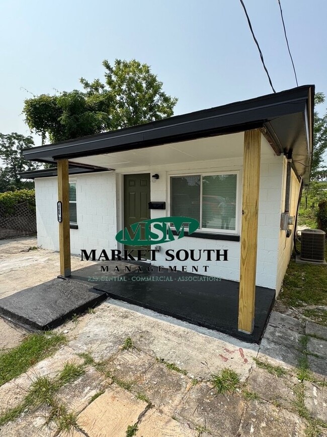 Building Photo - Charming Renovated 2BR/1BA Cottage in West...