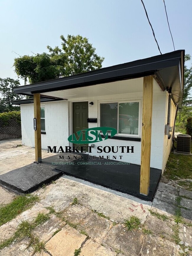 Building Photo - *REDUCED!!* Charming Renovated 2BR/1BA Cot...