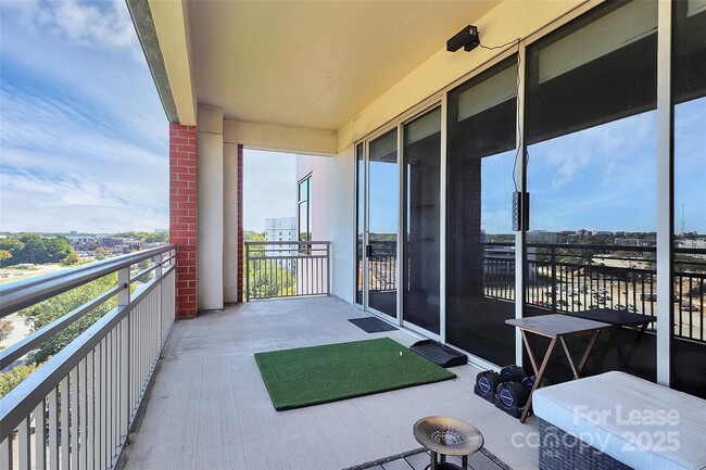 Building Photo - 701 Royal Ct