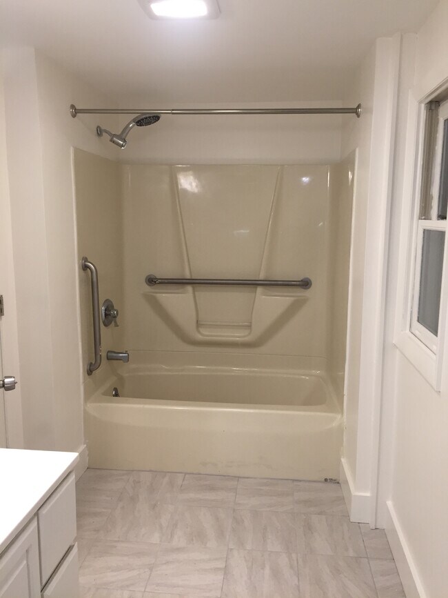 Building Photo - 125 Manhattan Dr