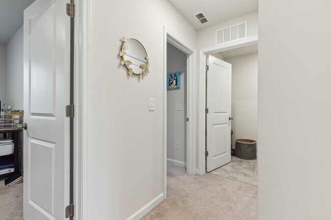 Building Photo - Townhouse in Tega Cay Available NOW! MOVE IN SPECIAL! $300 off 1st Month's Rent if Moved in by Ja...