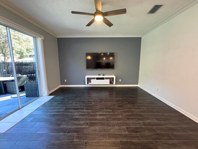 Building Photo - 7237 Bellingham Oaks Blvd