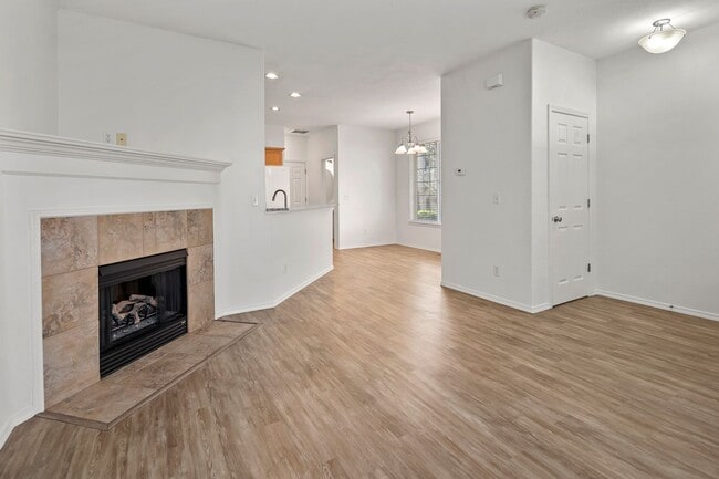 Building Photo - 1611 SW San Mateo Terrace