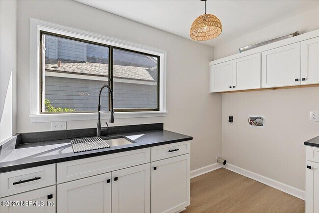 Building Photo - 53 S 9 Dr