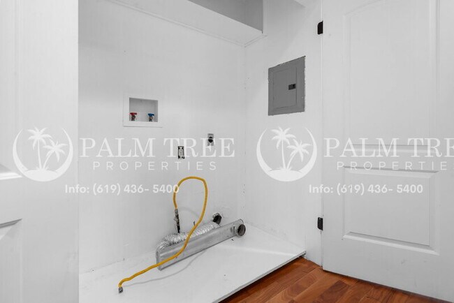 Building Photo - 1811 Greenfield Dr