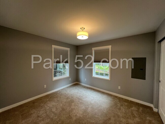 Building Photo - Updated 1 Bedroom 1 Bathroom Single Family Home!