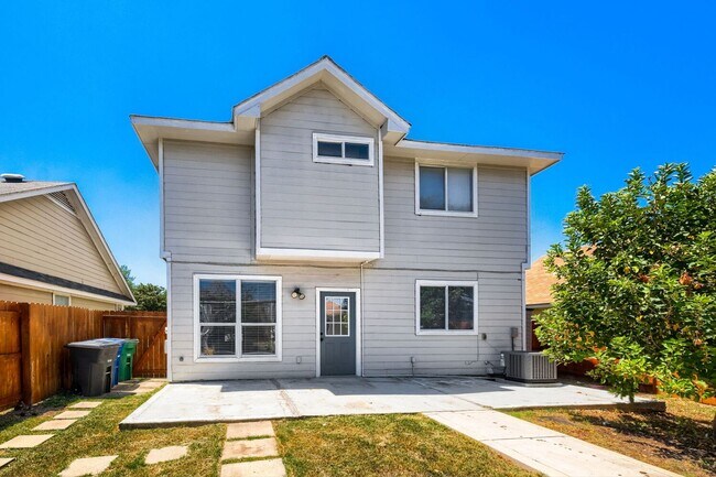 Building Photo - 5635 Midcrown Dr