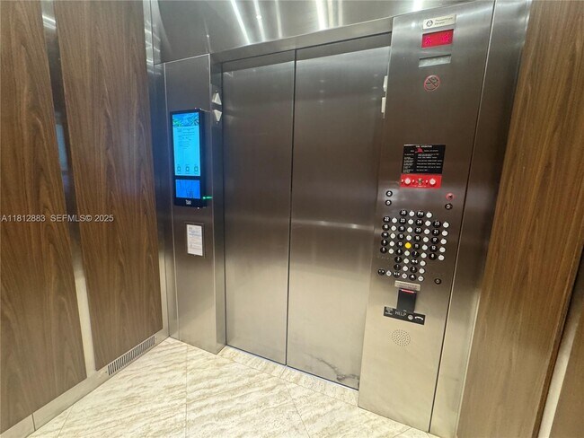 Building Photo - 2641 N Flamingo Rd