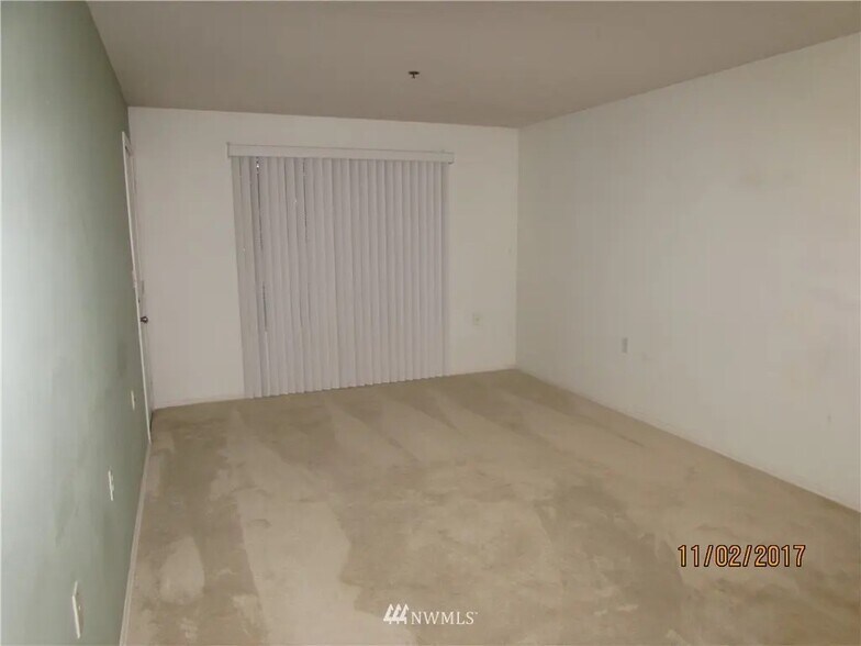 Large Living Room - 1910 W Casino Rd