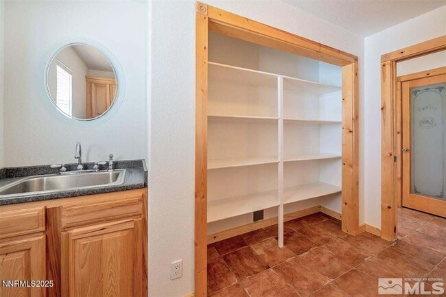 Building Photo - 3165 Green Ave