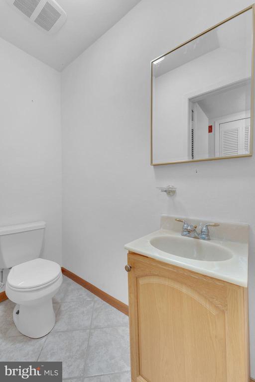 Building Photo - 40 Rittenhouse Dr
