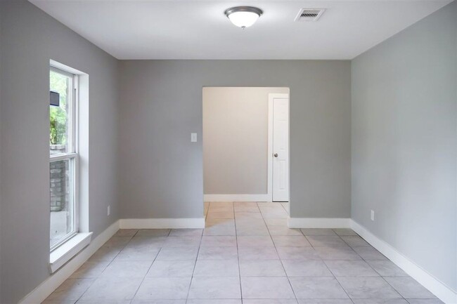 Building Photo - Gorgeous all renovated Home in Lumberton, TX!