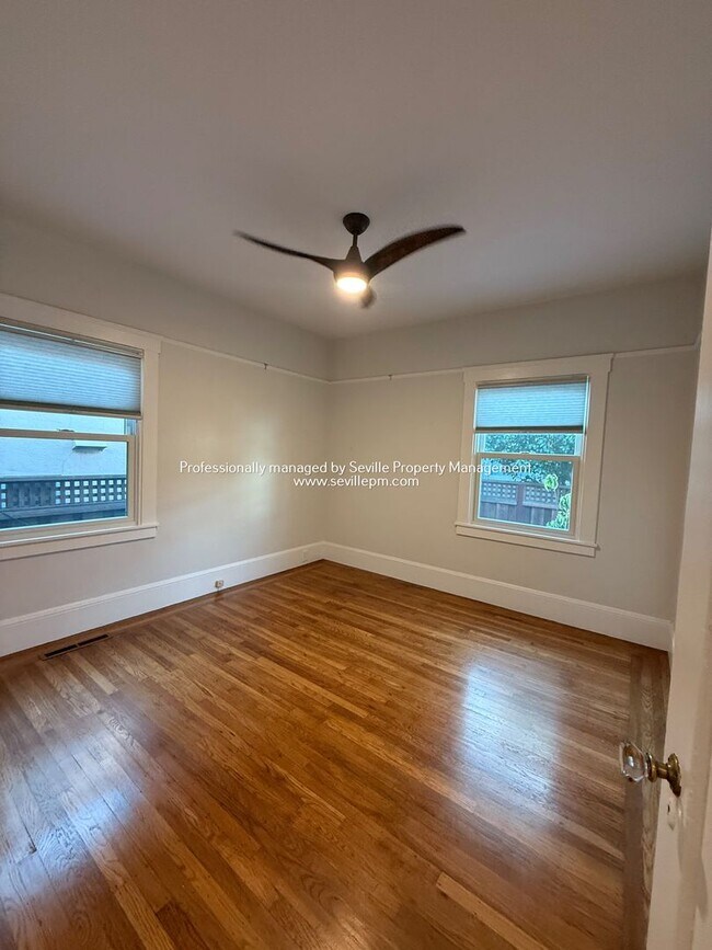 Building Photo - Charming 1920s Alameda East End  2BR+ / 1B...