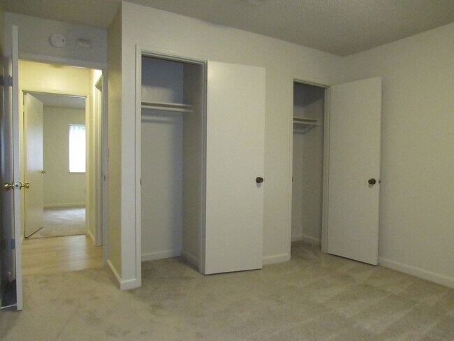 Building Photo - 340-344 El Rio Ct