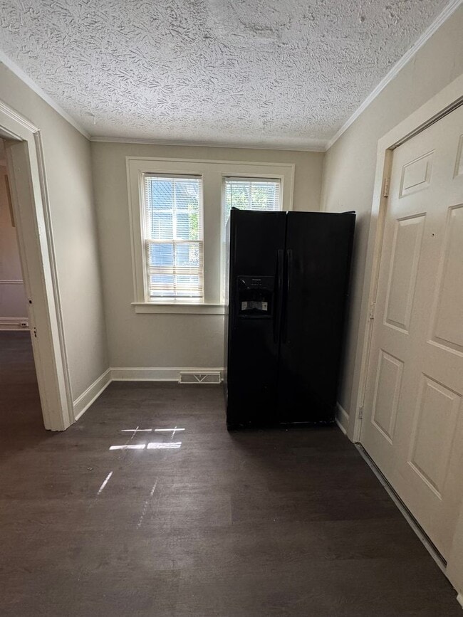 Building Photo - Large 4/2.5 House in S Rome $1,395