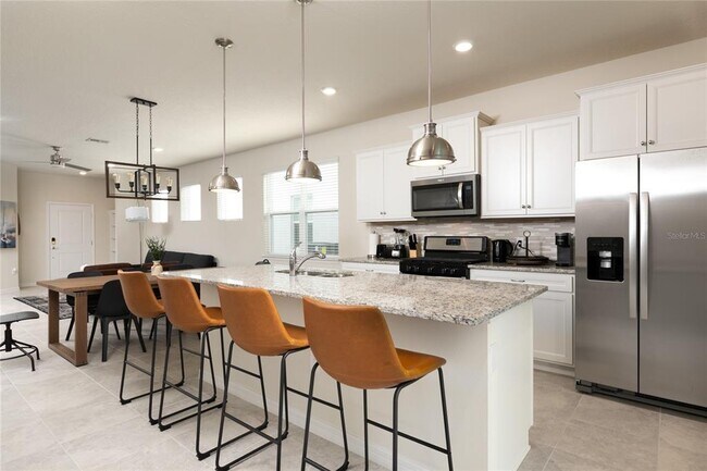 Building Photo - 7328 Oakmoss Loop