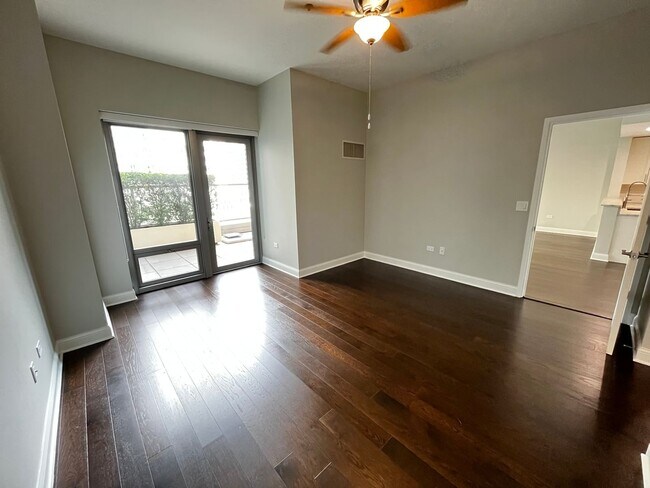 Building Photo - Turnkey Luxury 2BR Residence | Fully Renovated | Garage Parking | Prime Downtown River North / St...