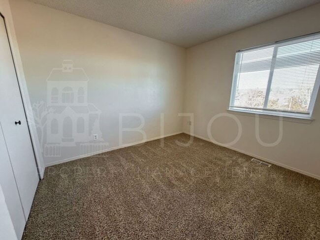 Building Photo - 3498 Mountainside Dr