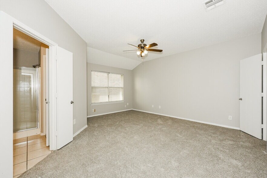 Building Photo - 829 Clear Creek Dr
