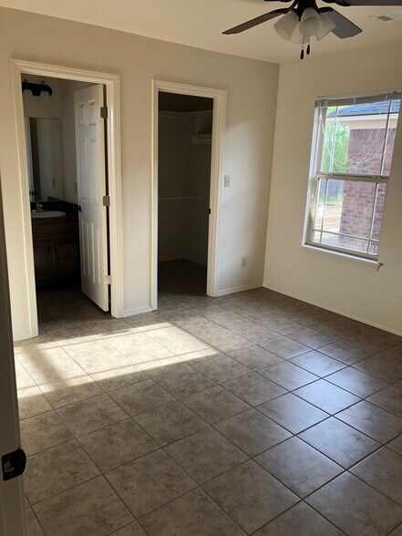 Building Photo - 240 Ashley Dr