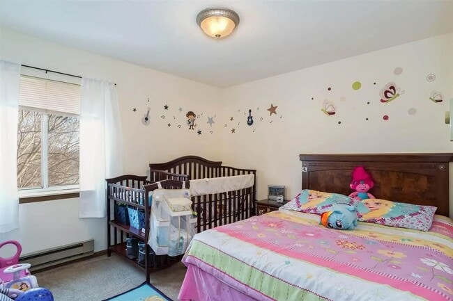 Building Photo - Modern 3 bedroom 1 bath garden style condo