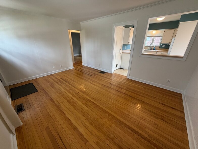 Front Room - 2641 Vanderen Dr