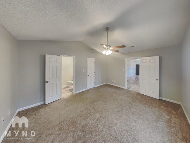 Building Photo - 2443 Hawk Ridge Dr