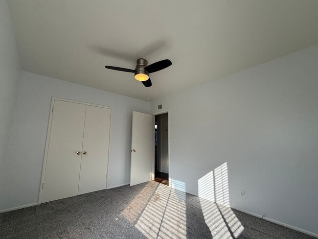 Building Photo - 1423 E Norman Ave