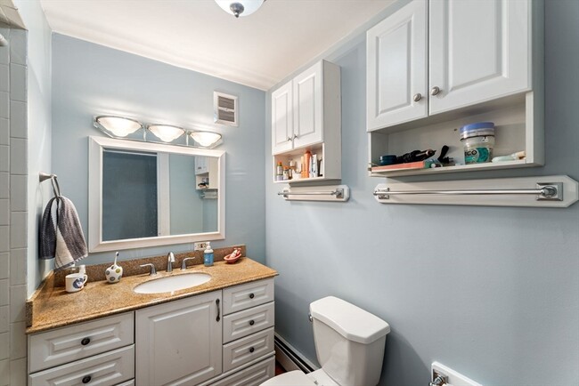 Building Photo - 2 Pearl St Pl