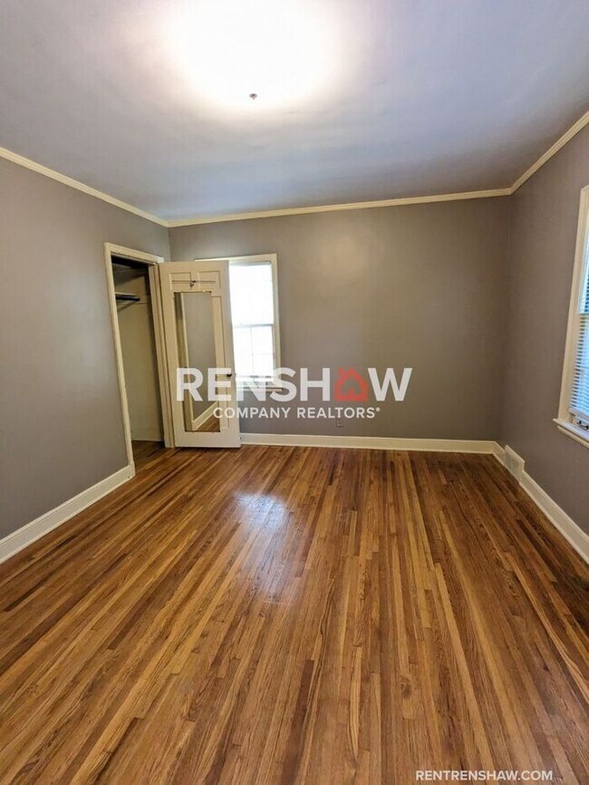 Building Photo - Convenient, 3/2 Home In East Memphis Now A...