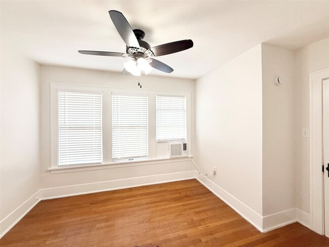 Building Photo - 1126 Berthea St