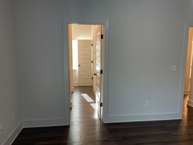 Building Photo - 3 Bedroom Home With Spacious Garage