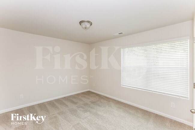 Building Photo - 3211 Newell Vlg Dr