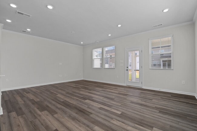 Building Photo - 5715 Woodlawn Dr
