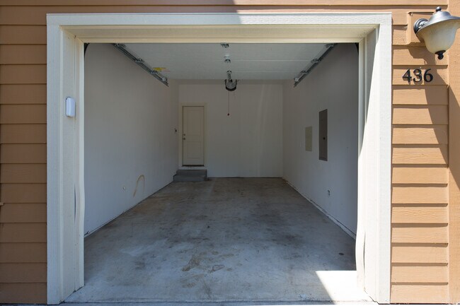 Building Photo - 436 10th NW St