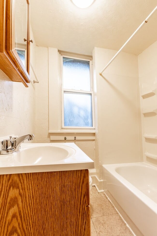 Building Photo - 466 Hays Ave