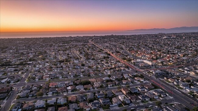 Building Photo - Beautiful & Spacious South Torrance Home