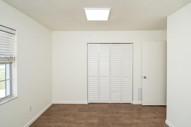 Building Photo - 1040 Dorado Dr