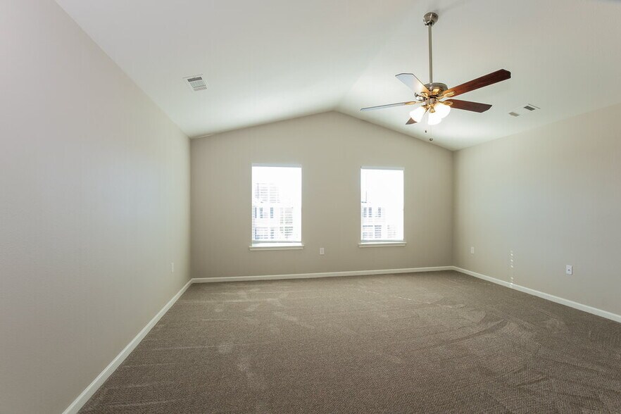 Building Photo - 1860 Eastway Dr