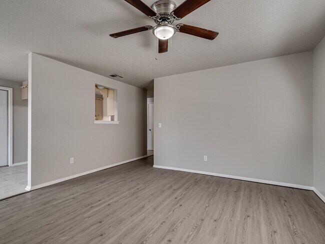 Building Photo - 1525 McGregor Dr