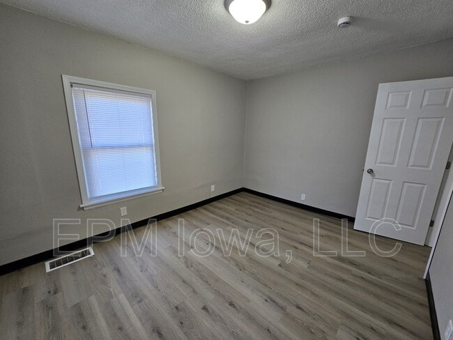 Building Photo - 1125 N Barclay St