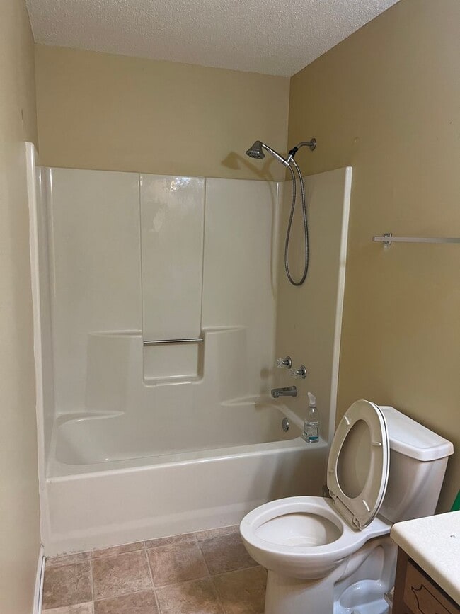 Building Photo - Beautiful Home in Indian Creek