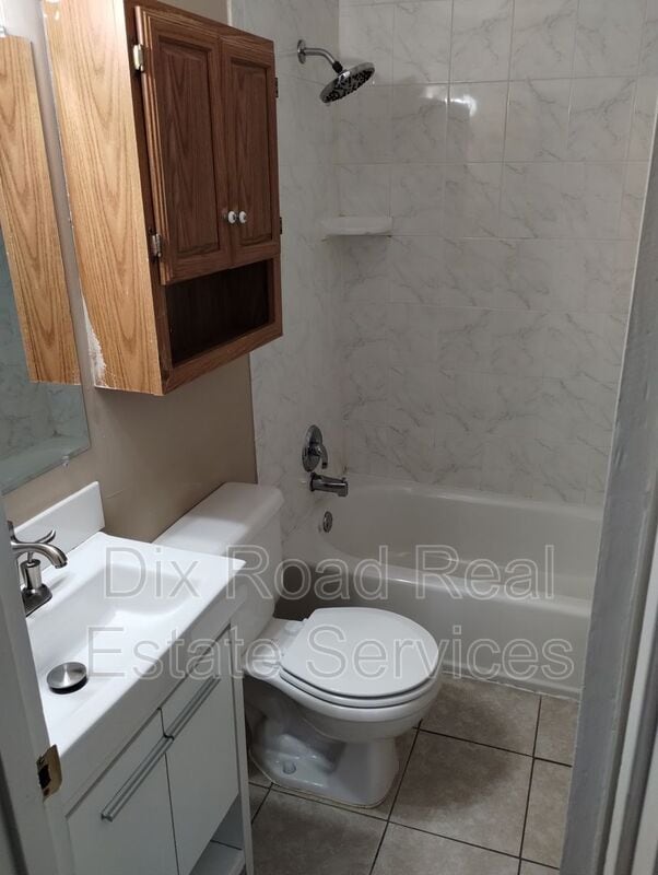 Building Photo - 1724 Parkamo Ave