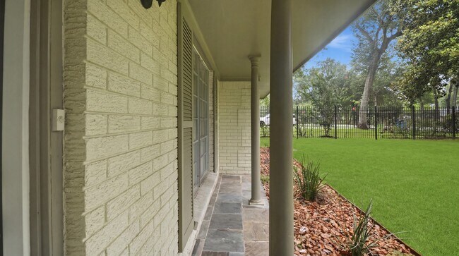 Building Photo - 1511 Sungail Dr