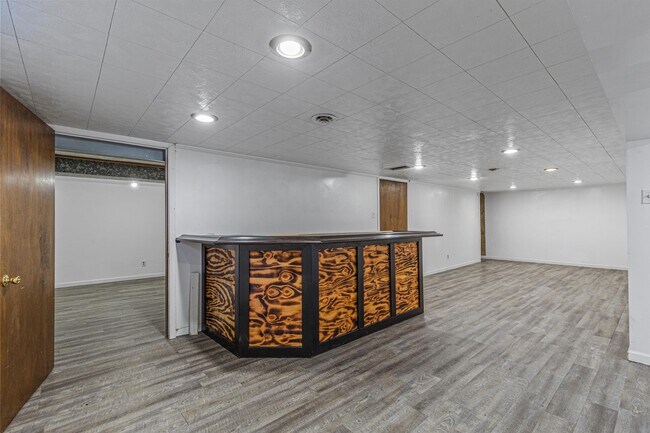 Building Photo - 3280 Brookshire Dr