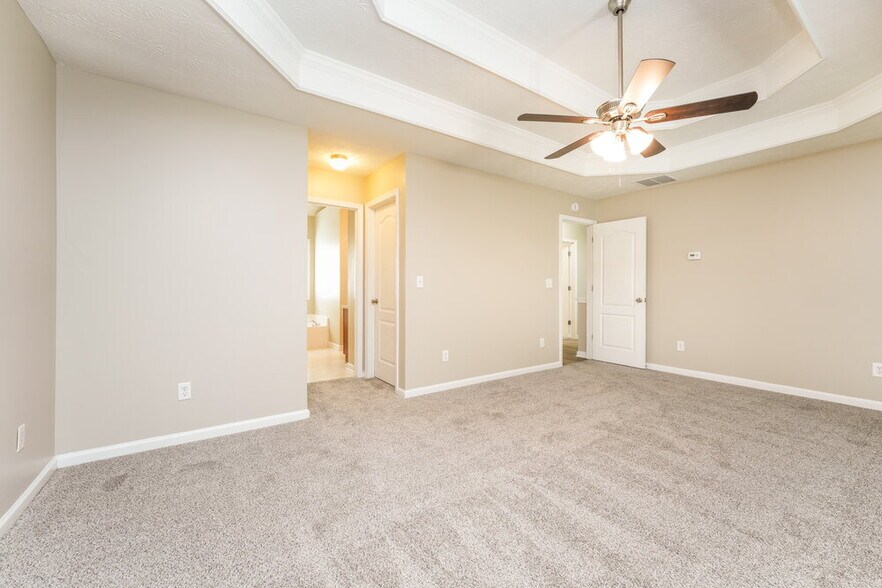 Building Photo - 235 Shadowbrooke Cir SW