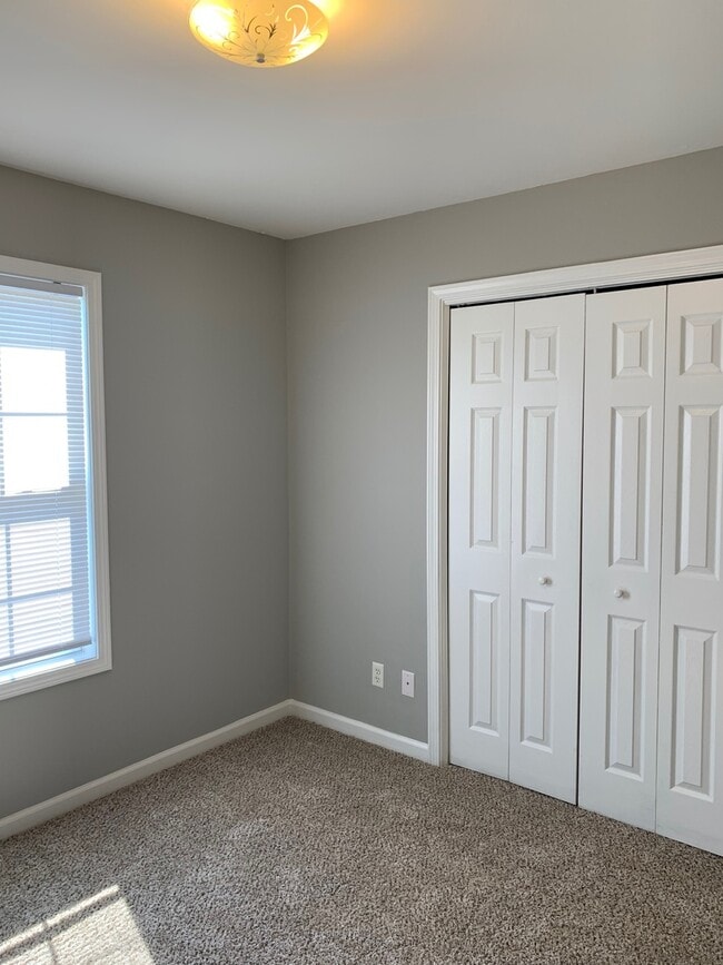 Building Photo - Prime Location! Beautiful 3Br/2 BA Just Minutes from Post!?