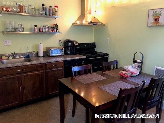 Building Photo - 40 Hillside St