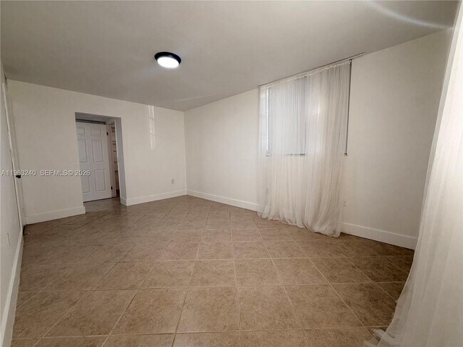 Building Photo - 10835 SW 112th Ave