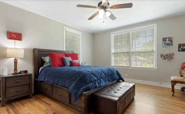 Building Photo - 1413 Augusta Ave